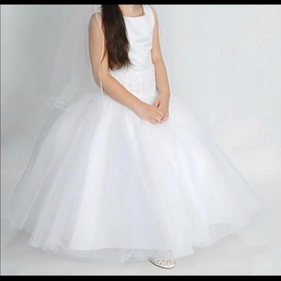 1st Communion dress. - Picture 1 of 8